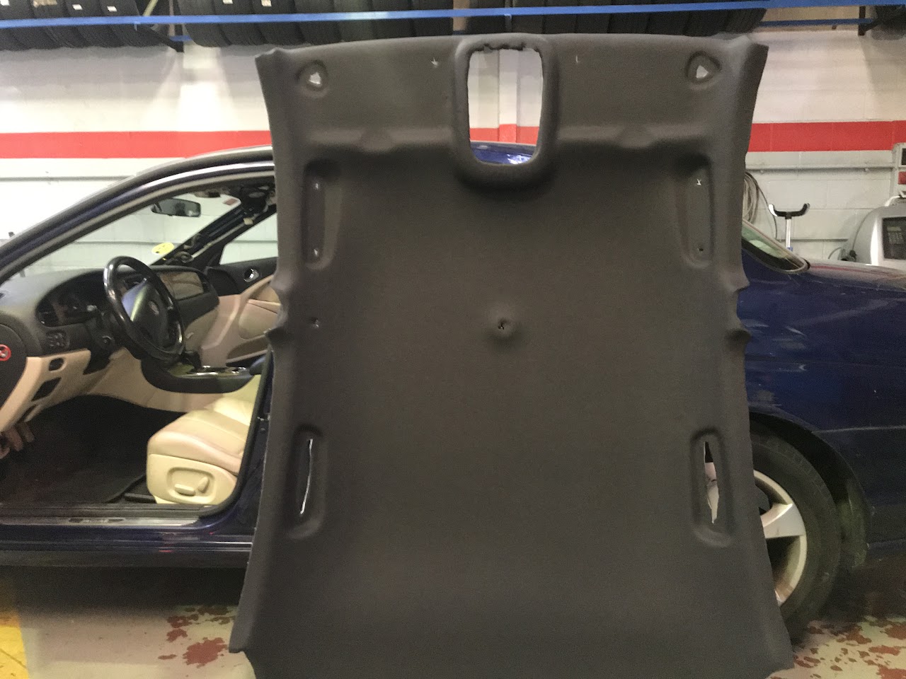Solución para techo descolgado de coche con acabados de fábrica